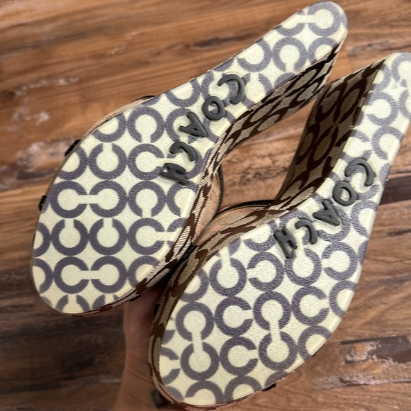 *NEW/NEVER WORN* COACH size7 Logo Wedges - Picture 3 of 5
